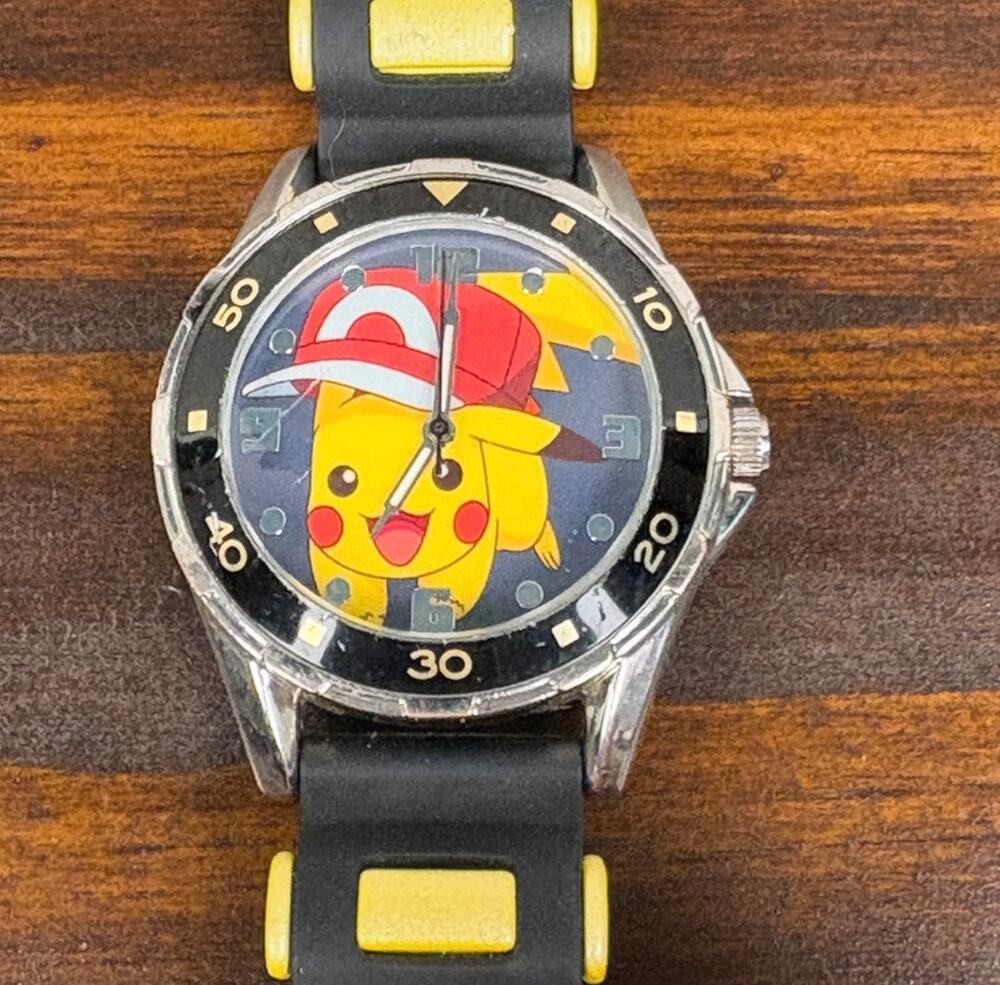 2021 Accutime Pokémon Pikachu Watch Set Bezel 38mm Black Yellow Rubber Strap